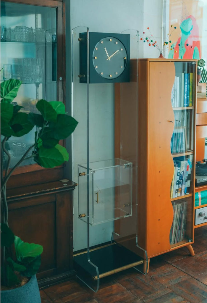 アクリル製の置き時計