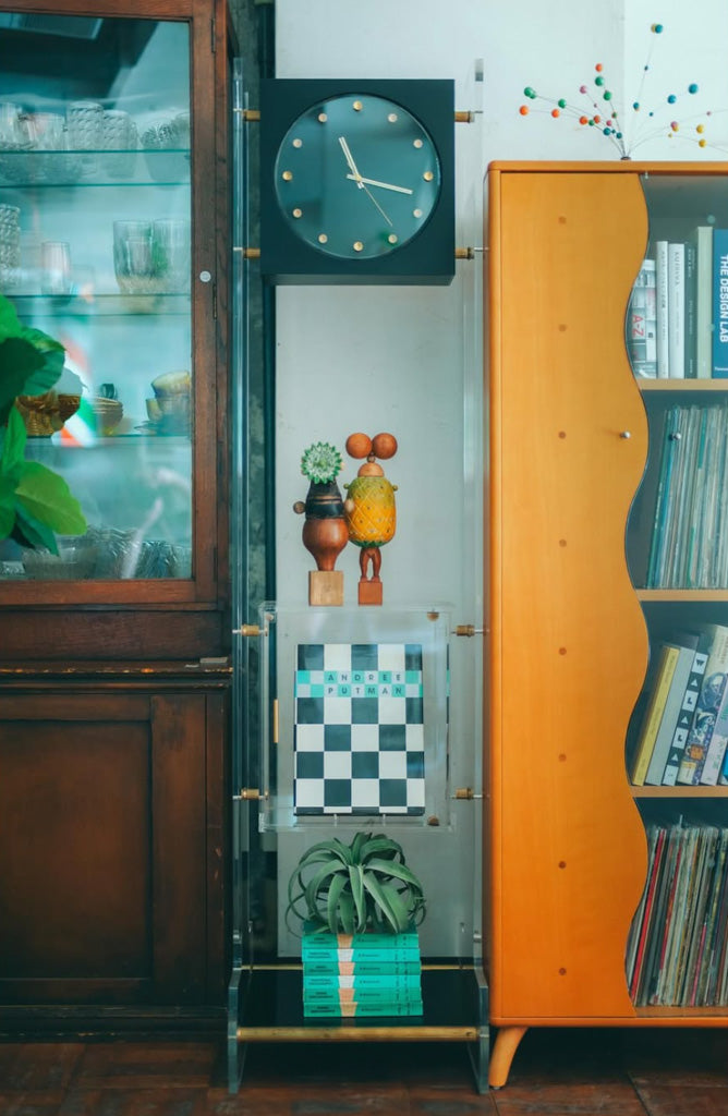 アクリル製の置き時計