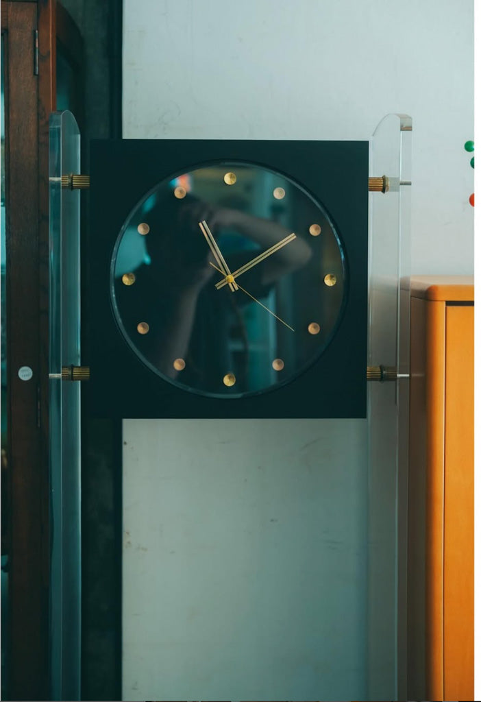 アクリル製の置き時計