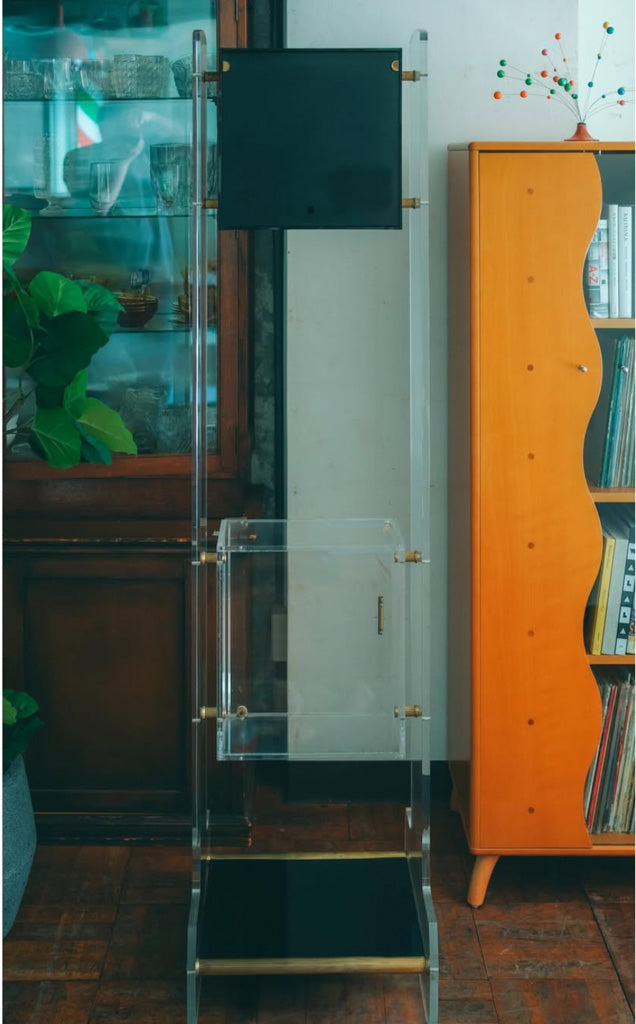 アクリル製の置き時計