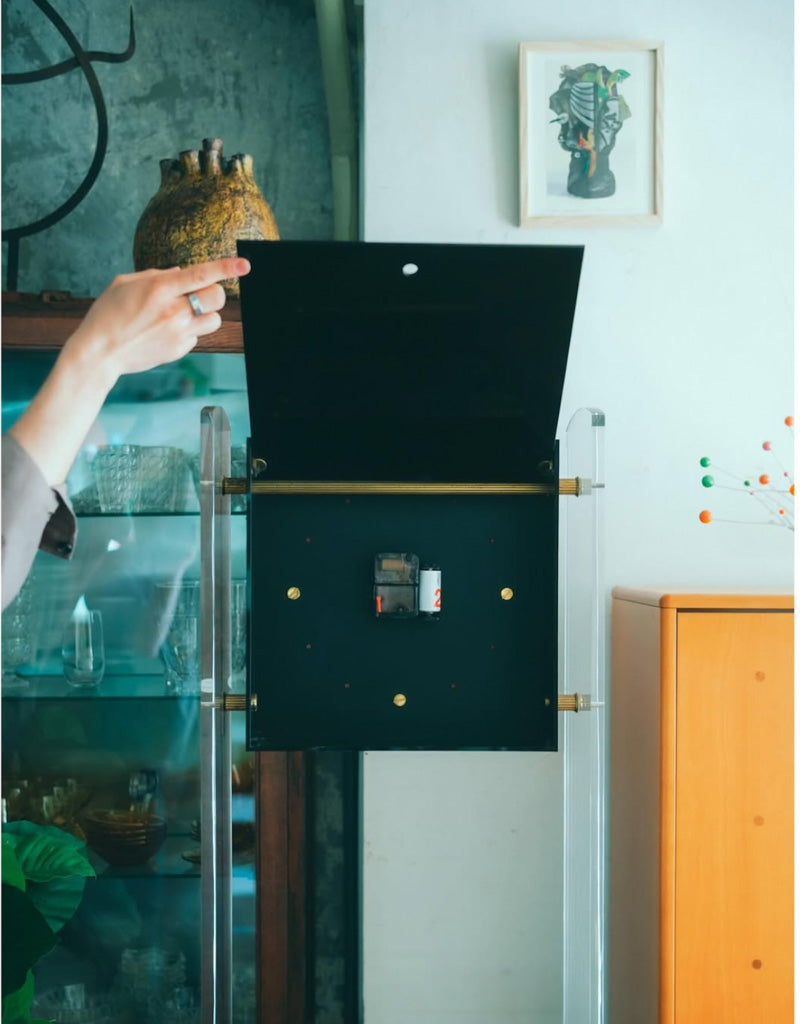 アクリル製の置き時計