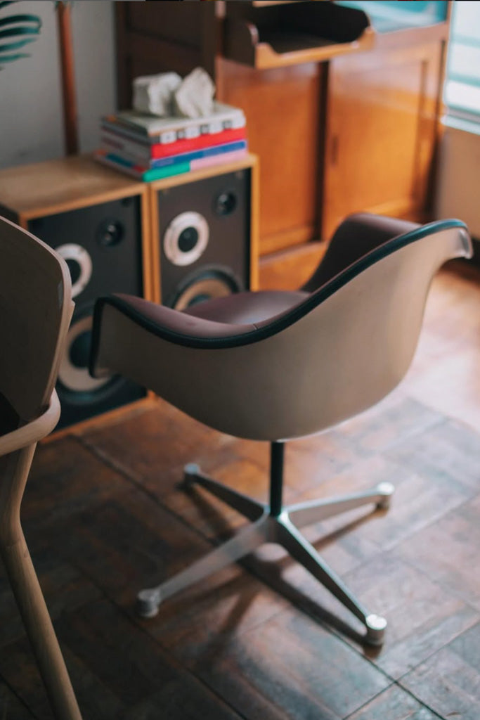 ハーマンミラーアームシェルチェア(シミあり)