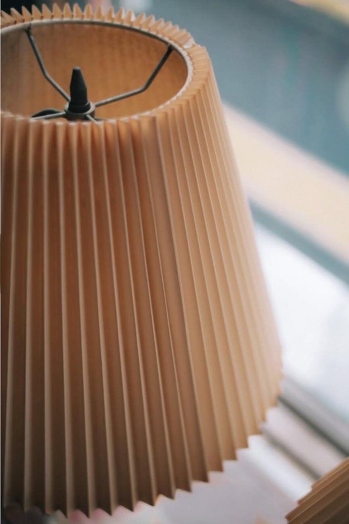 ガラスベースの古いデスクランプ(ピンク)