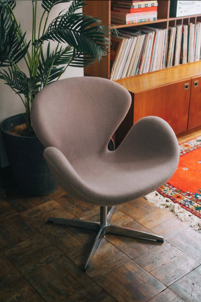 スワンチェア リプロダクト グレージュ