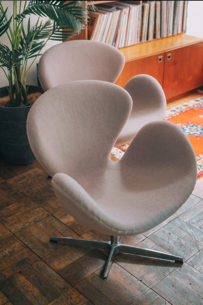 スワンチェア リプロダクト グレージュ