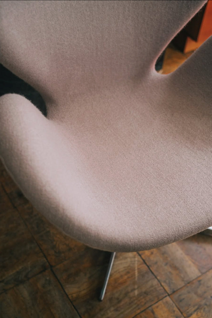 スワンチェア リプロダクト グレージュ