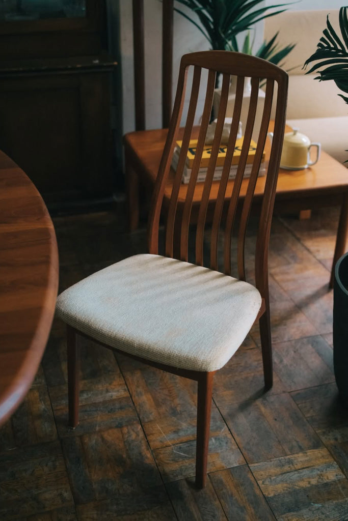デンマーク製ダイニングチェア