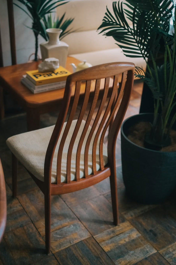 デンマーク製ダイニングチェア