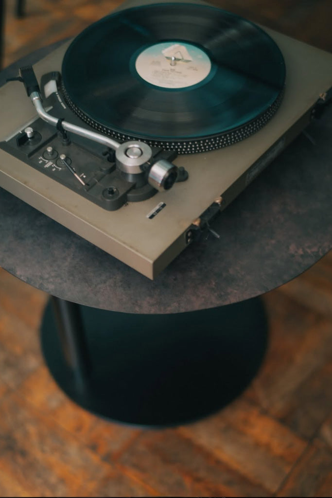 スチール製サイドテーブル