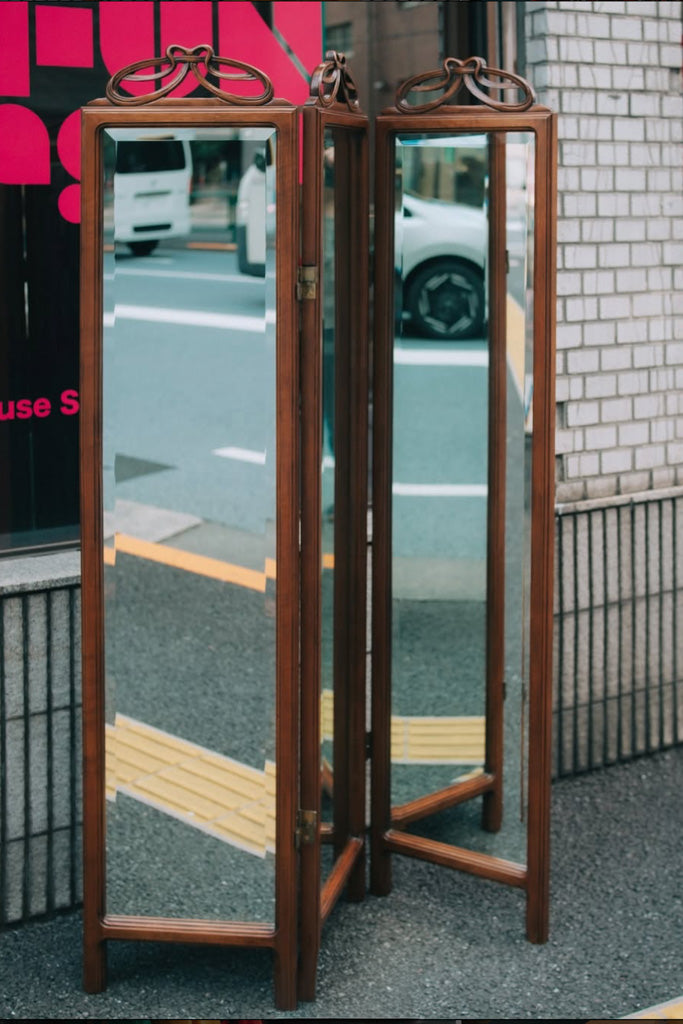 マルニ木工の三面鏡パーテーション