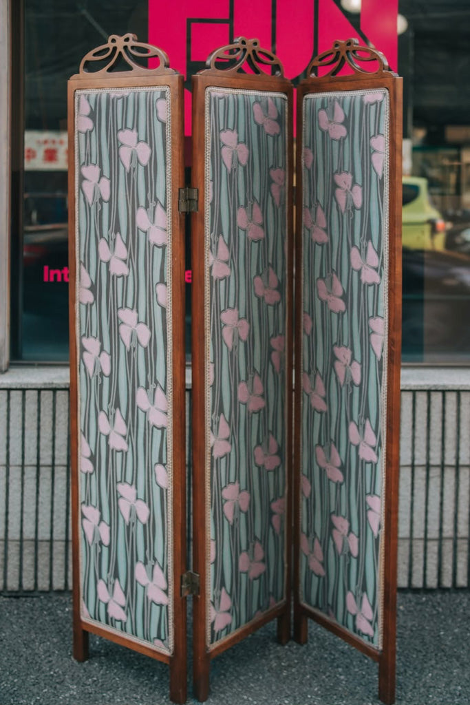 マルニ木工の三面鏡パーテーション