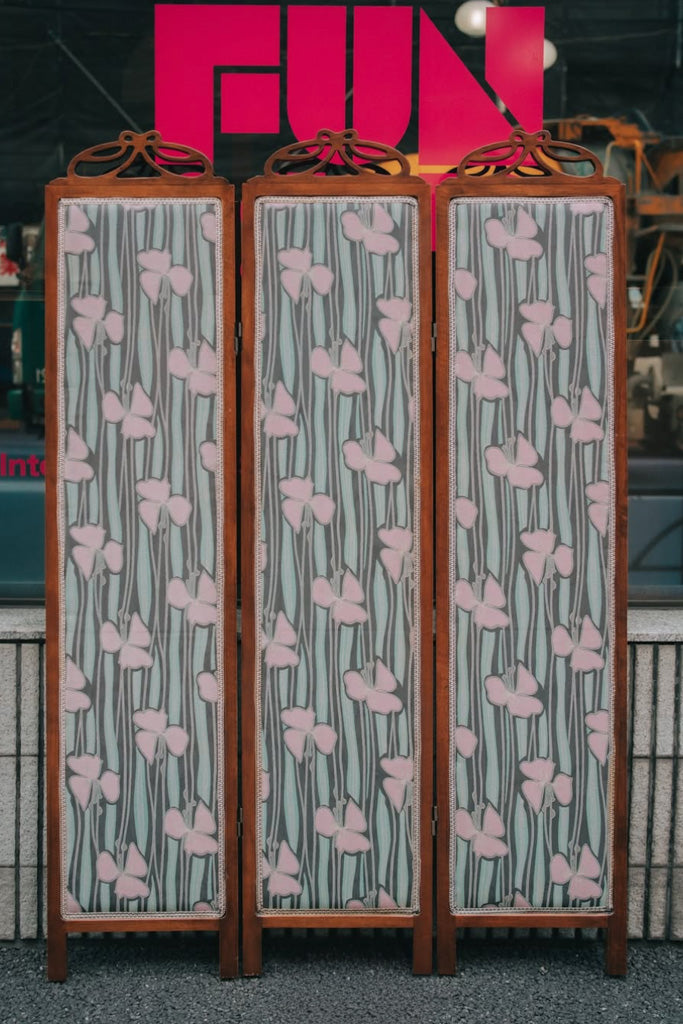 マルニ木工の三面鏡パーテーション