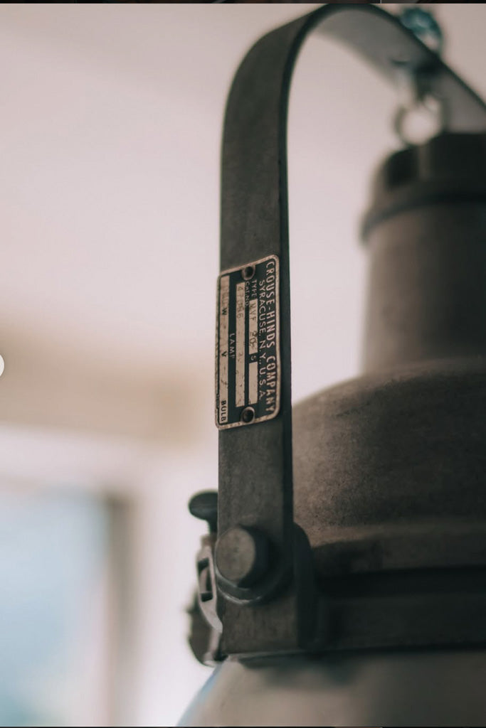 Crouse-Hinds社製インダストリアルランプ