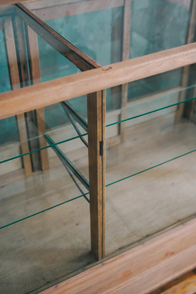 オーク材のカウンターショーケース