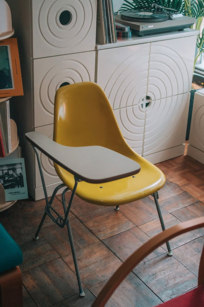 Herman Millerシェルチェア スクールベース(テーブル左付き)