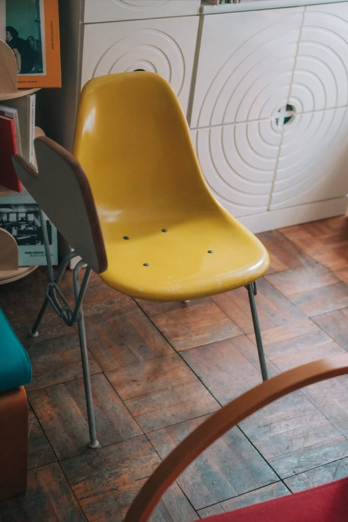 Herman Millerシェルチェア スクールベース(テーブル右付き)