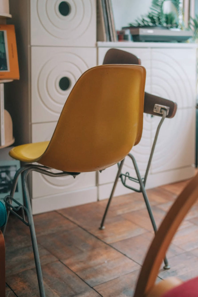 Herman Millerシェルチェア スクールベース(テーブル右付き)