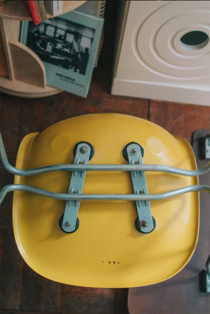 Herman Millerシェルチェア スクールベース(テーブル左付き)