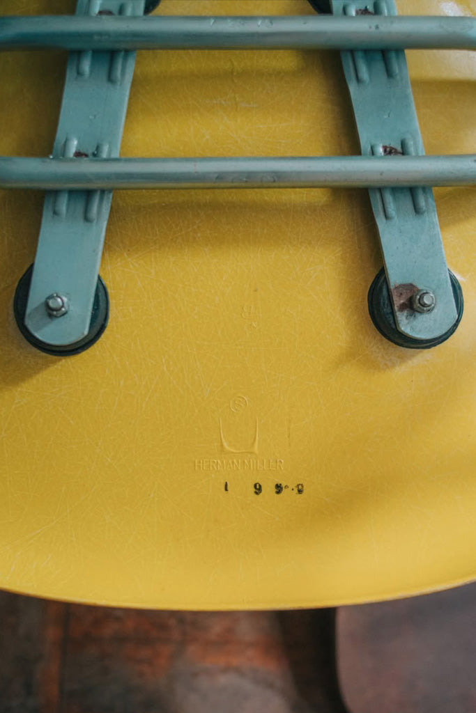 Herman Millerシェルチェア スクールベース(テーブル左付き)