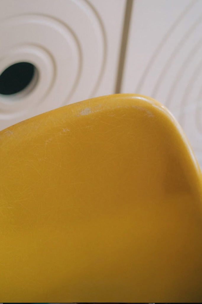 Herman Millerシェルチェア スクールベース(テーブル左付き)