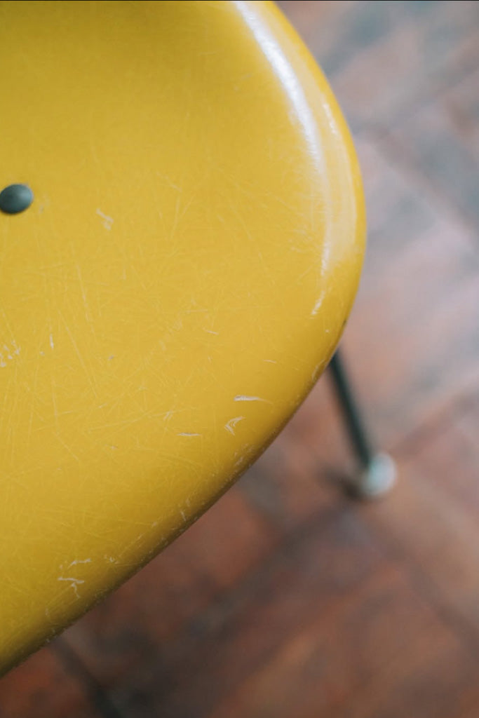 Herman Millerシェルチェア スクールベース(テーブル左付き)