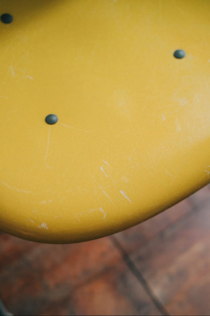 Herman Millerシェルチェア スクールベース(テーブル左付き)