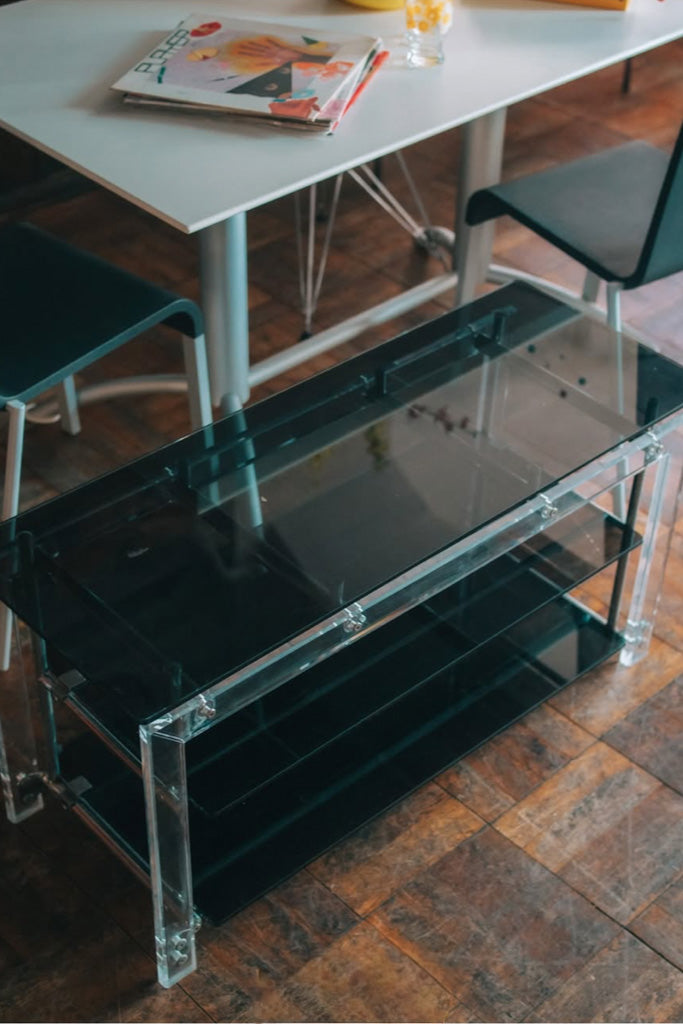 ガラスのTVボード