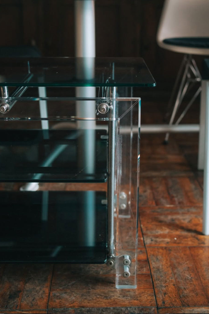 ガラスのTVボード