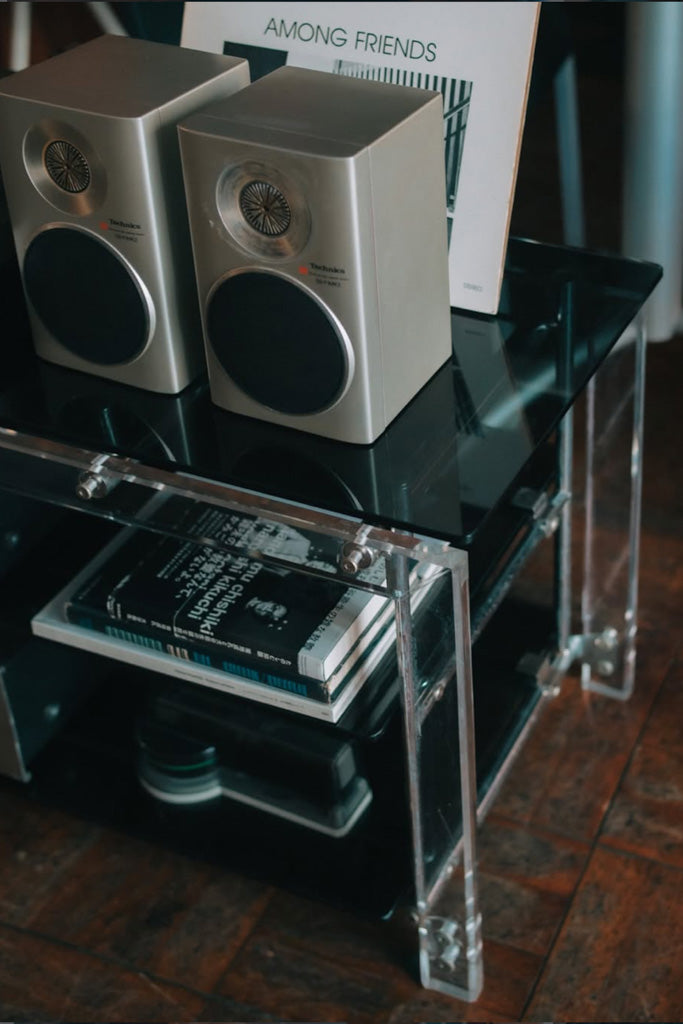 ガラスのTVボード