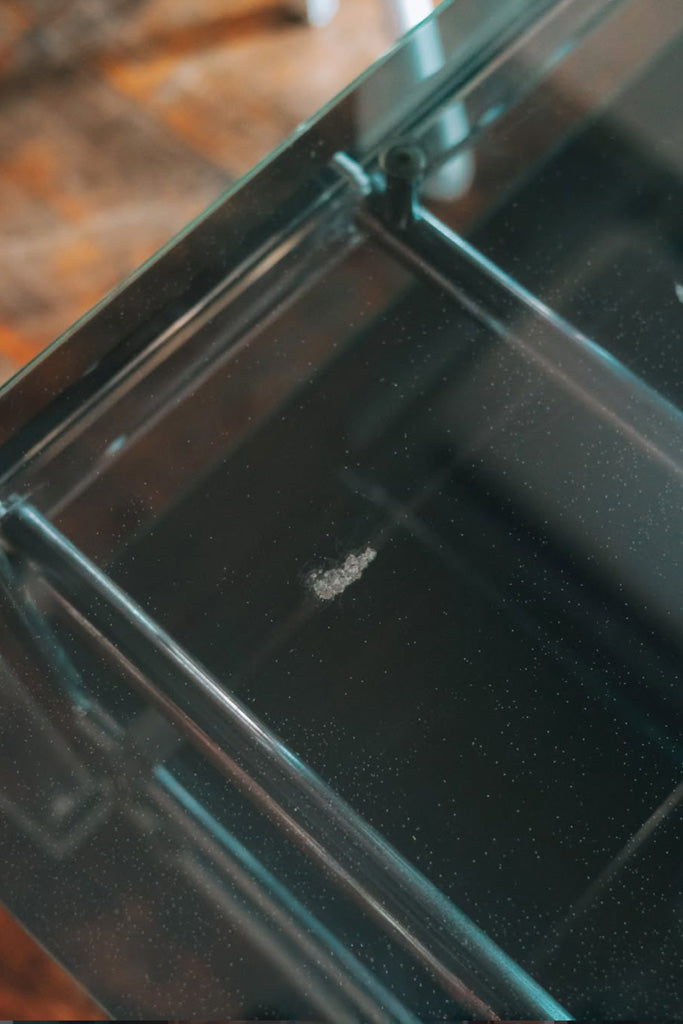 ガラスのTVボード