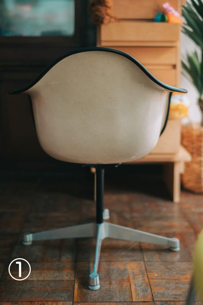 ハーマンミラーアームシェルチェア①