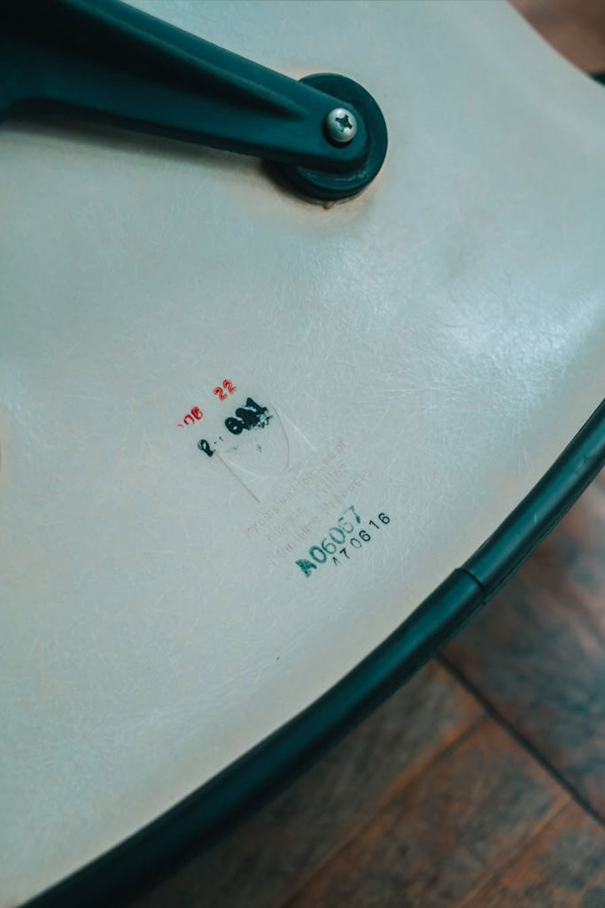 ハーマンミラーアームシェルチェア③