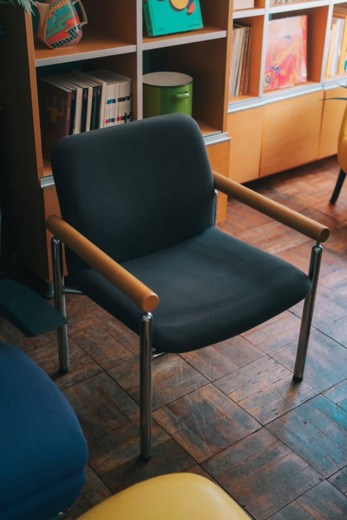 PLUS アームチェア(焼けあり)