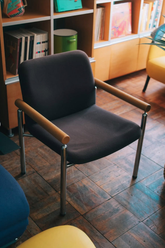 PLUS アームチェア(焼けあり)