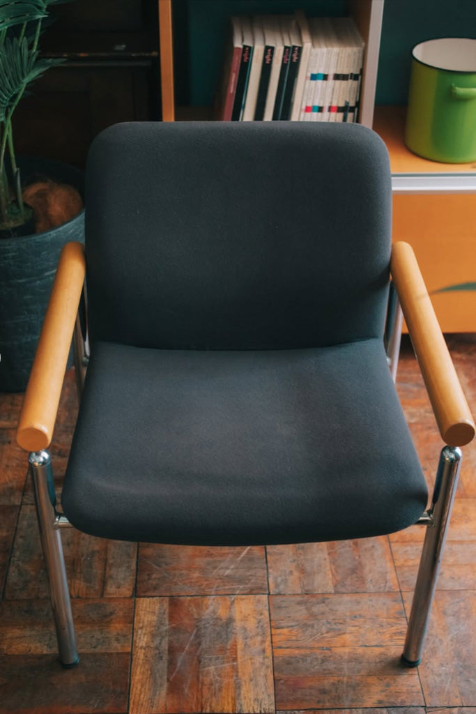 PLUS アームチェア(焼けあり)