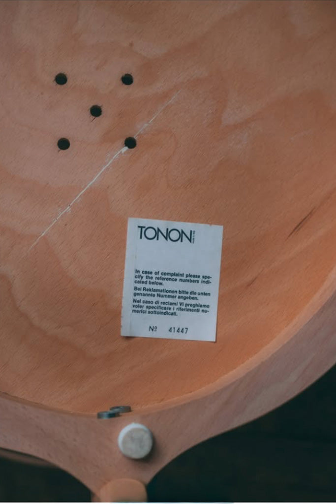 TONON社 スタッキングチェア