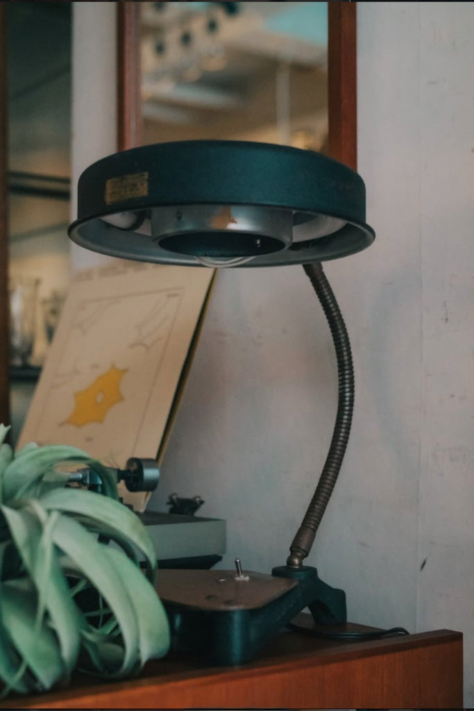 拡大鏡付きデスクランプ