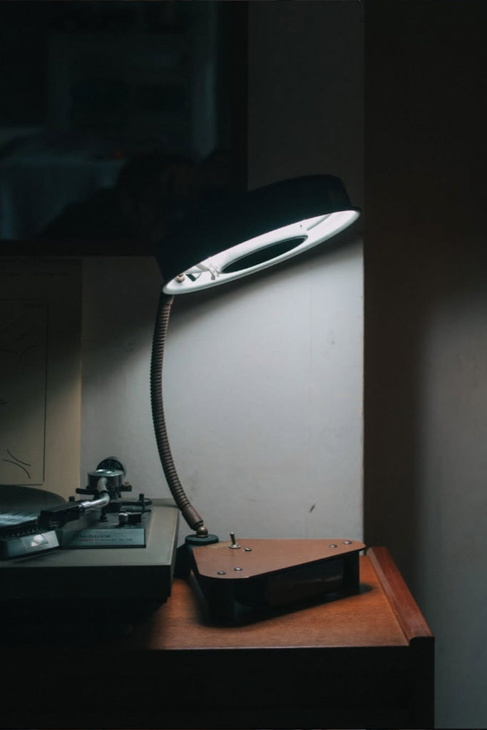 拡大鏡付きデスクランプ