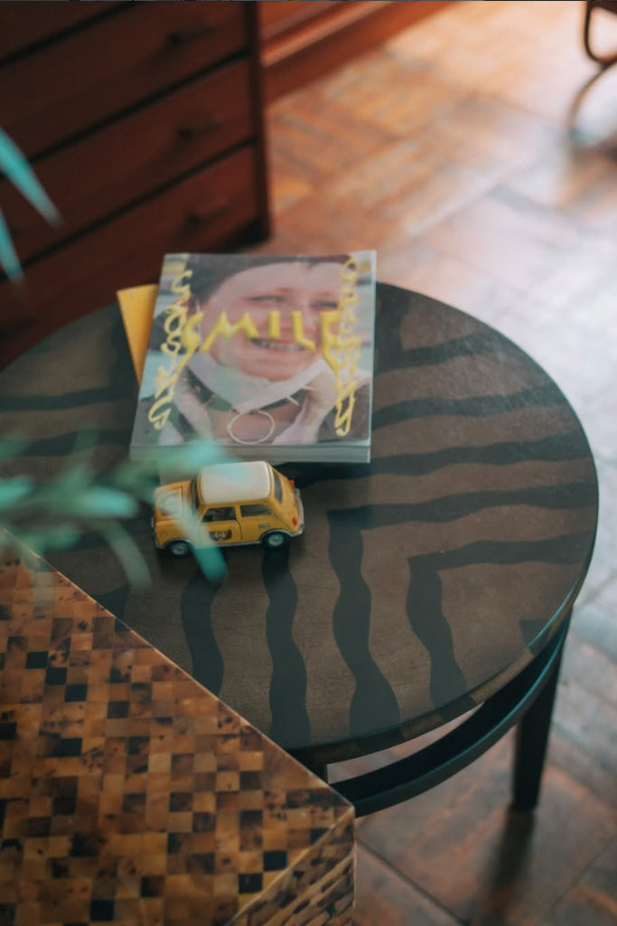 ゼブラ柄サイドテーブル