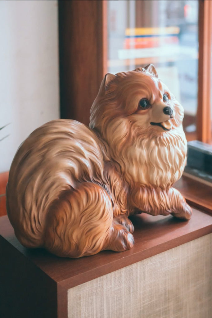 ポメラニアンの陶器の置物