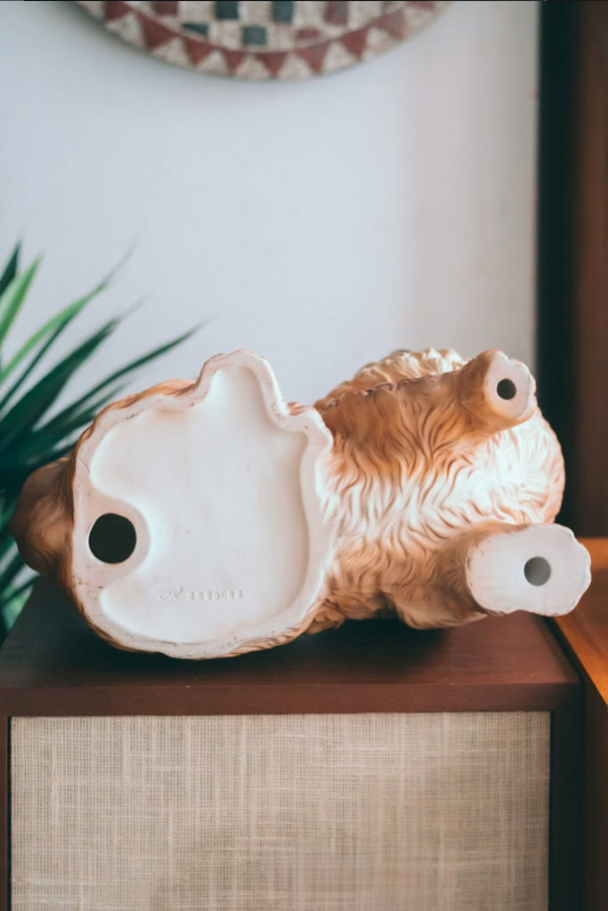 ポメラニアンの陶器の置物