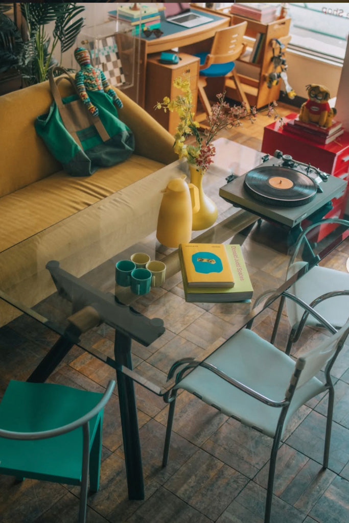 ガラストップダイニングテーブル