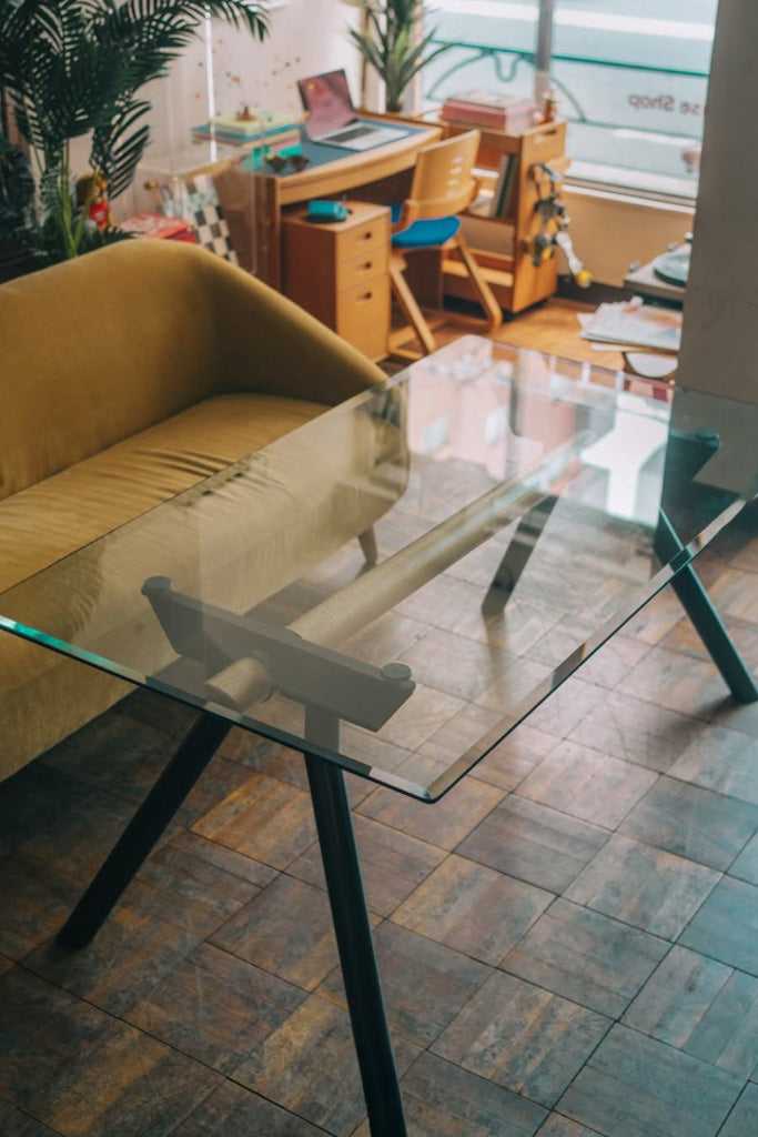 ガラストップダイニングテーブル