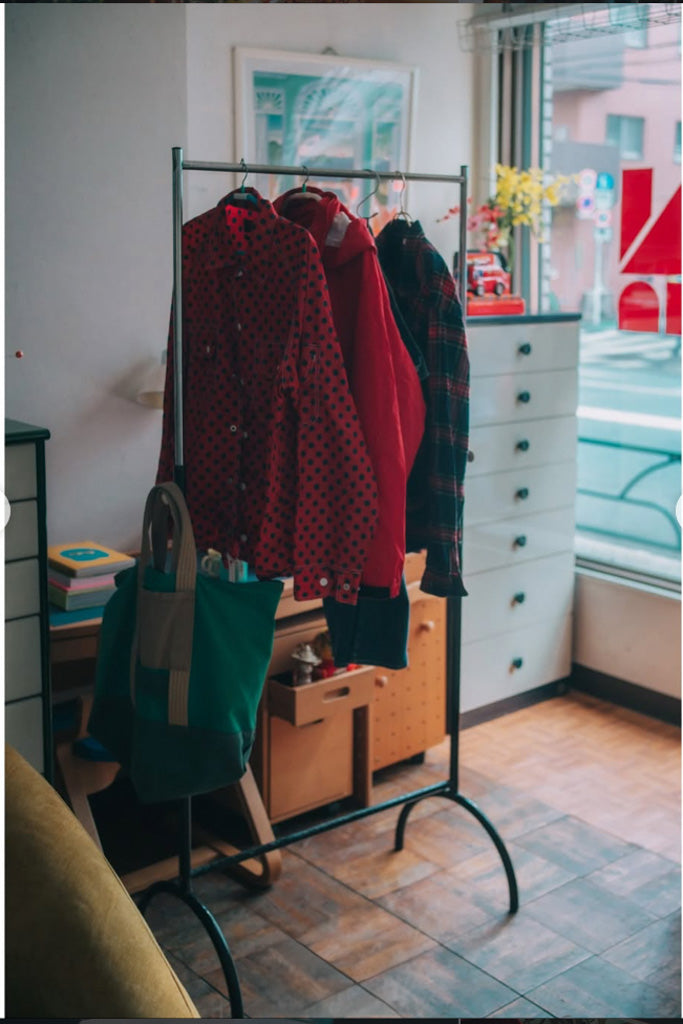 黒ハンガーラック