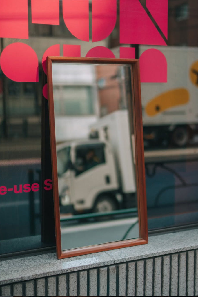 チーク材壁掛け鏡