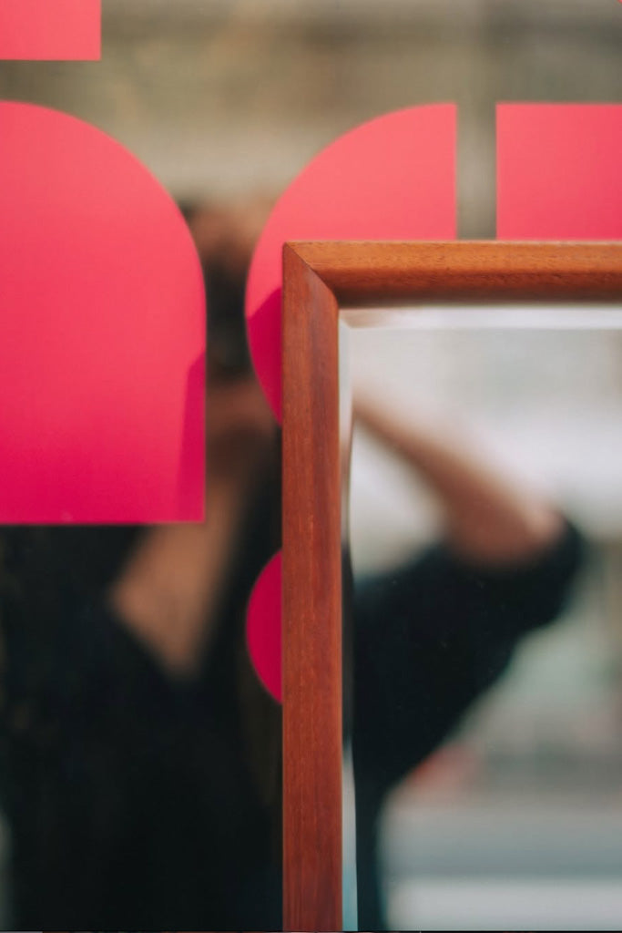 チーク材壁掛け鏡