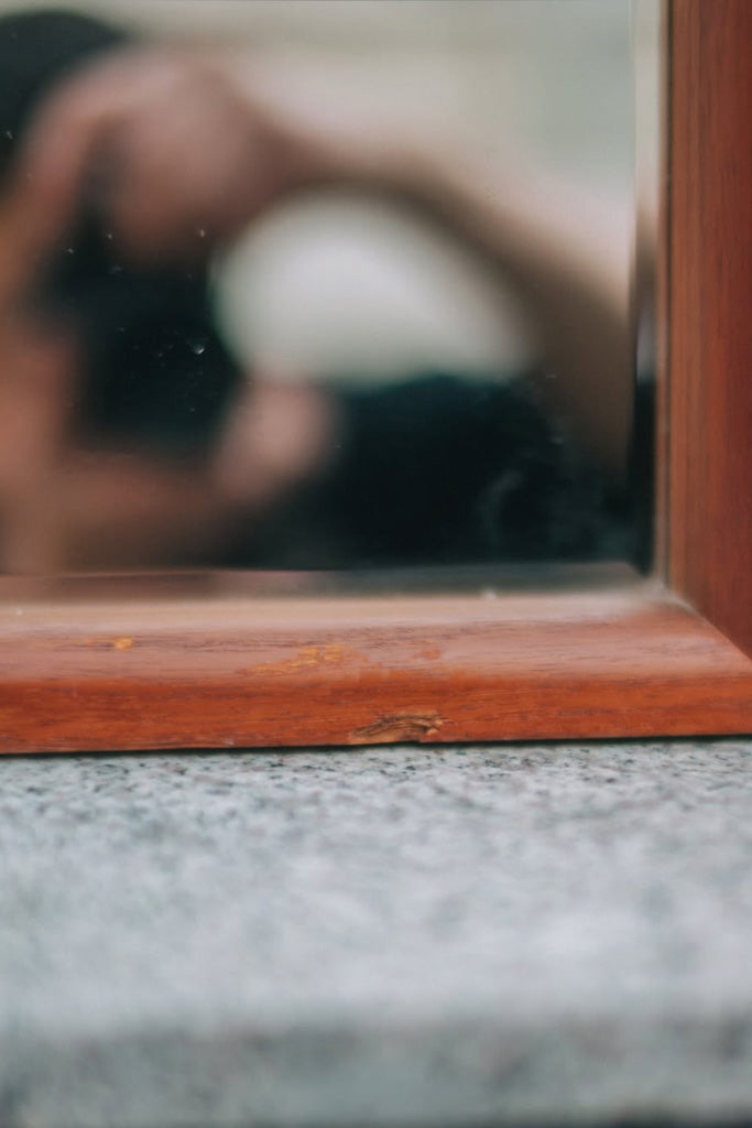 チーク材壁掛け鏡