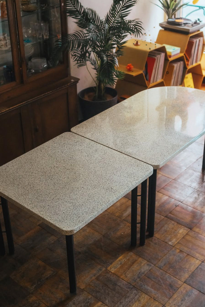 テクナ社製ダイニングテーブル(スクエア型)