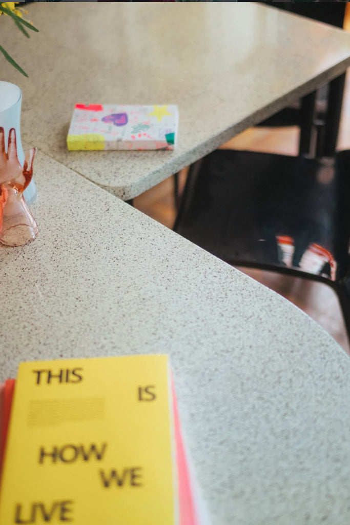 テクナ社製ダイニングテーブル(スクエア型)