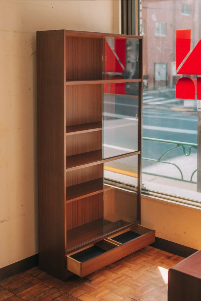 国産ガラス扉本棚